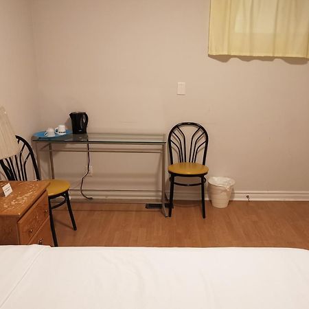 شقة Cozy Private Rm Heart Of North York Free Parking Full Kitchen Close To Downtown تورونتو المظهر الخارجي الصورة