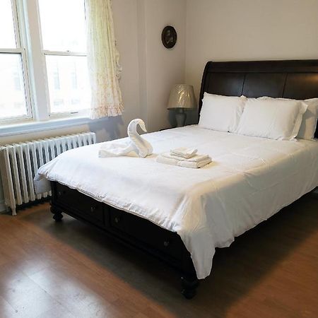 شقة Cozy Private Rm Heart Of North York Free Parking Full Kitchen Close To Downtown تورونتو المظهر الخارجي الصورة