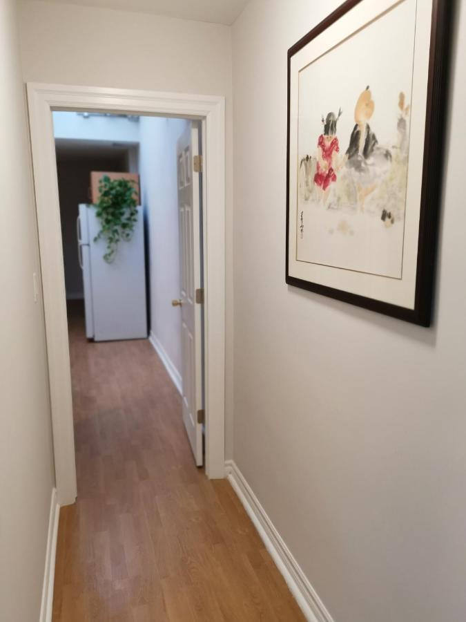 شقة Cozy Private Rm Heart Of North York Free Parking Full Kitchen Close To Downtown تورونتو المظهر الخارجي الصورة