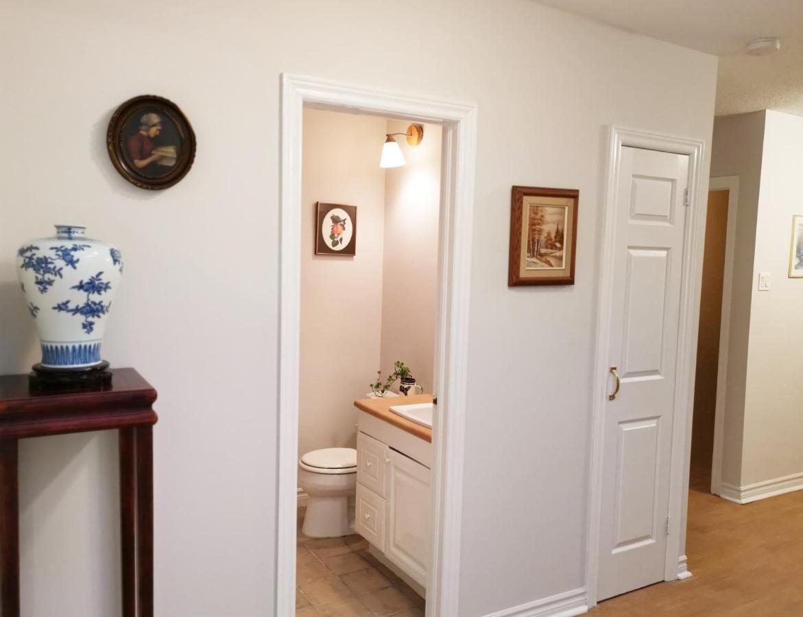 شقة Cozy Private Rm Heart Of North York Free Parking Full Kitchen Close To Downtown تورونتو المظهر الخارجي الصورة