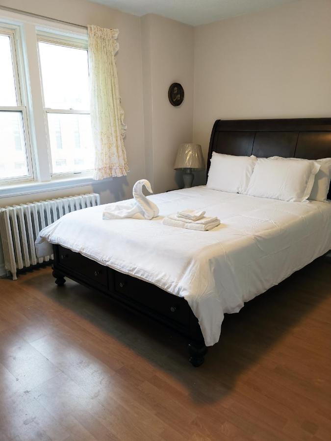 شقة Cozy Private Rm Heart Of North York Free Parking Full Kitchen Close To Downtown تورونتو المظهر الخارجي الصورة