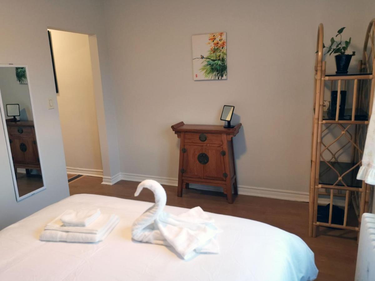 شقة Cozy Private Rm Heart Of North York Free Parking Full Kitchen Close To Downtown تورونتو المظهر الخارجي الصورة